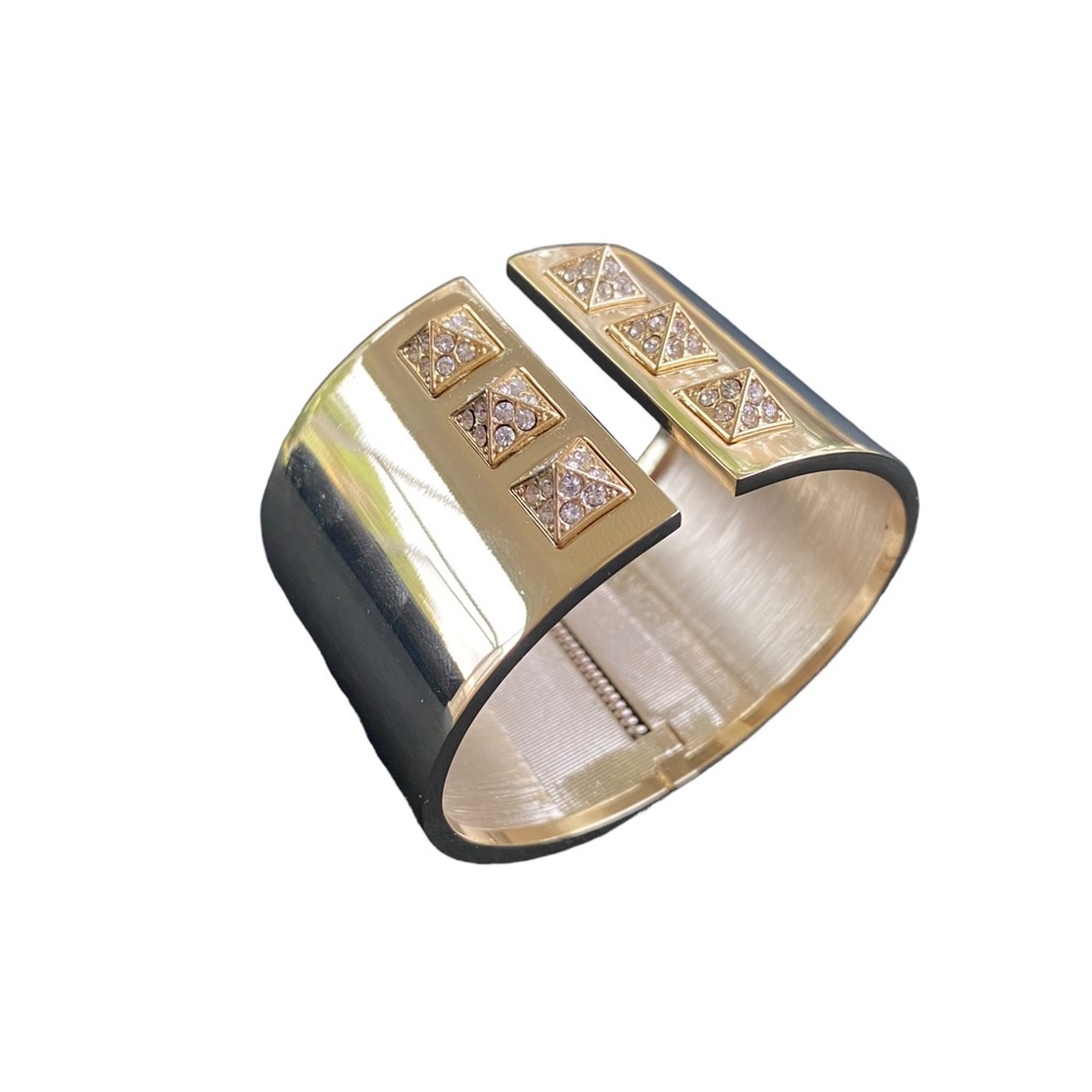 VICTORIA’S SECRET BRACELET CUFF GOLD TONE RHINESTONE STUD BANGLE FASHION JEWELRY